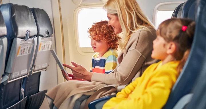 12 лайфхаків для подорожей з маленькими дітьми